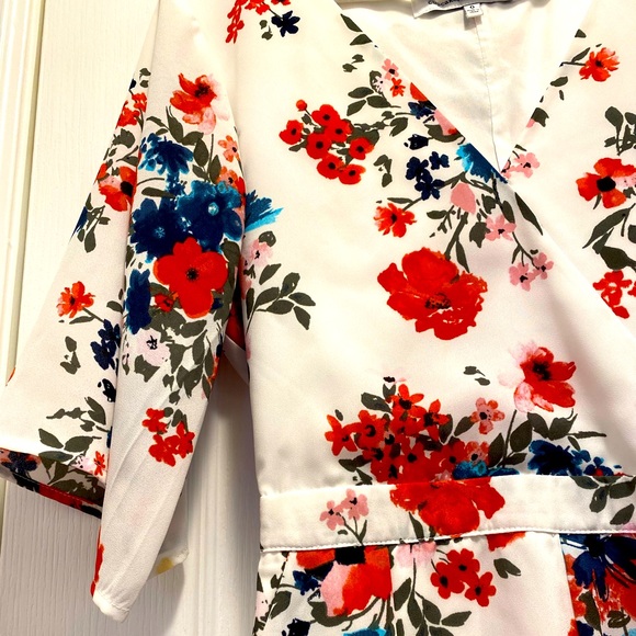 Cupcakes and Cashmere Floral Romper - Picture 2 of 7